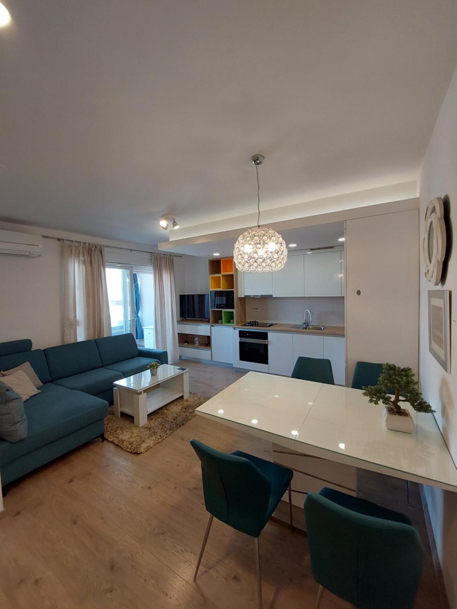 Hola Apartment *