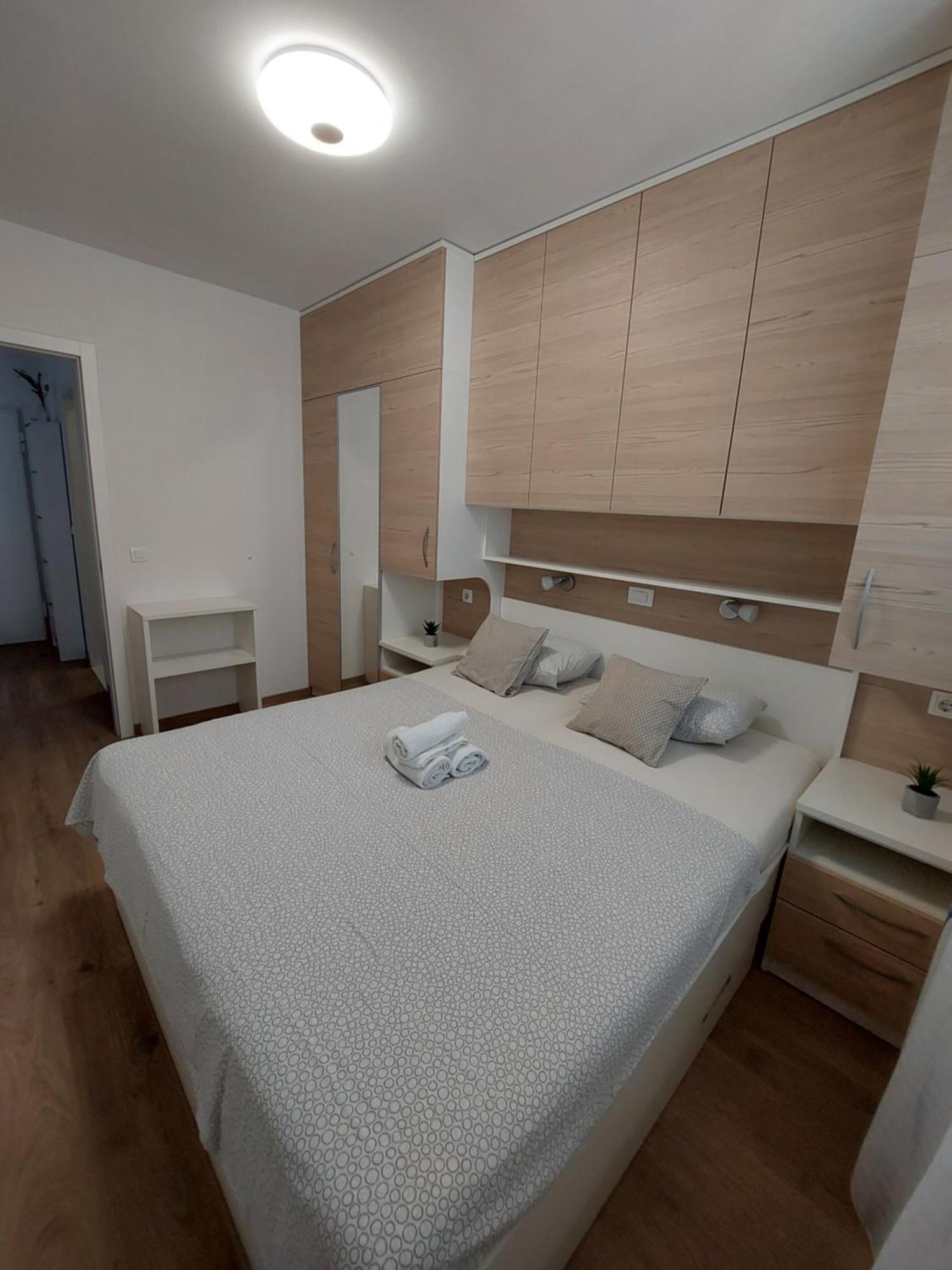 Hola Apartment *